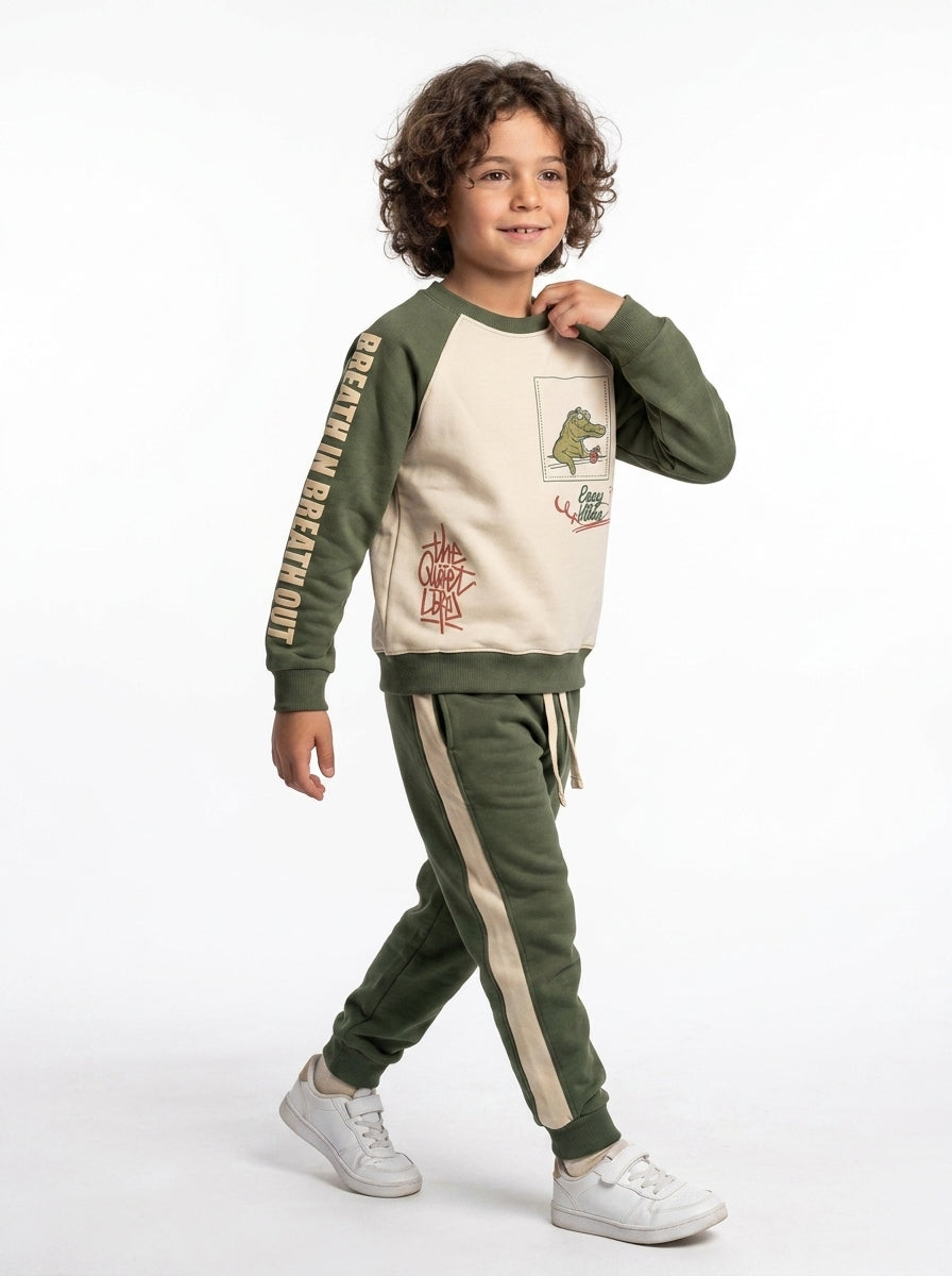 Marinero Toddler Boys’ 2-Piece Cotton Set – Raglan Sleeve Crocodile Print Sweatshirt & Side-Stripe Jogger Pants, Little Boys Casual Winter Outfit – Available in Army Green & Havana Brown